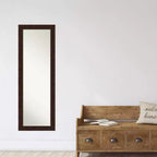 Miroir pleine longueur de porte encadré étroit William de 18 po x 52 po bronze