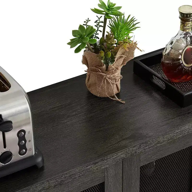 Meuble de bar à vin industriel avec porte-verres