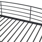 Lit mezzanine avec étagères et bureau en L, cadre en métal avec un ensemble de prises, ports USB et chargement sans fil