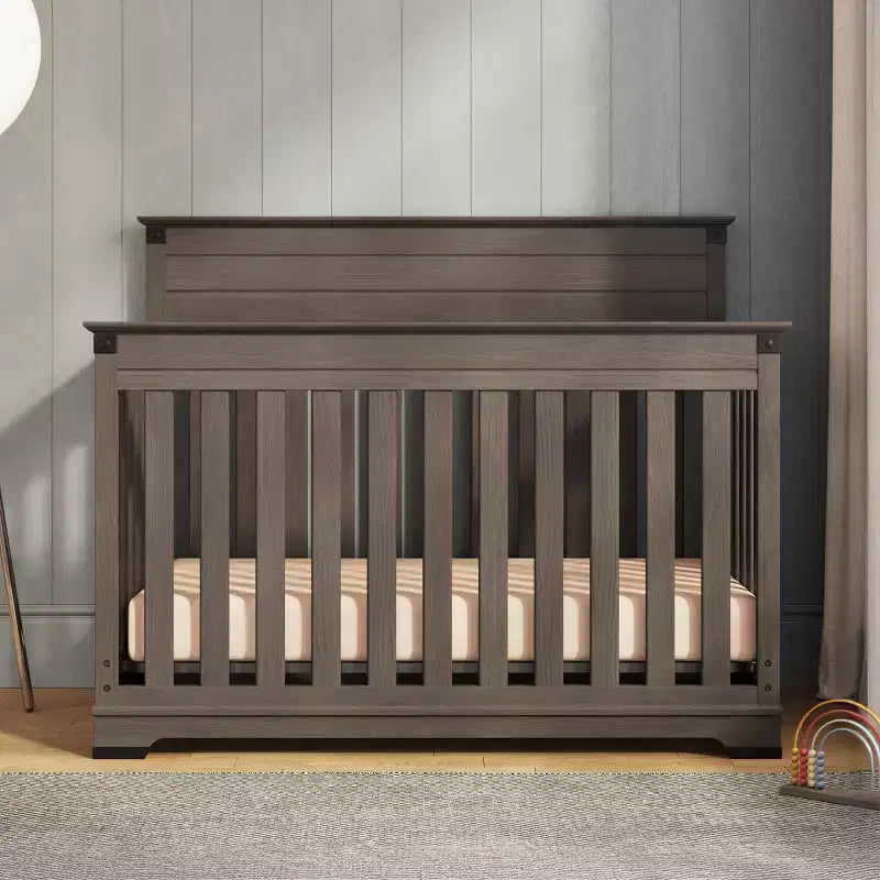 Chambre de bébé Redmond, ensemble 3 pièces avec lit, commode et chiffonnier, inclut un lit convertible 4-en-1, une commode et un chiffonnier