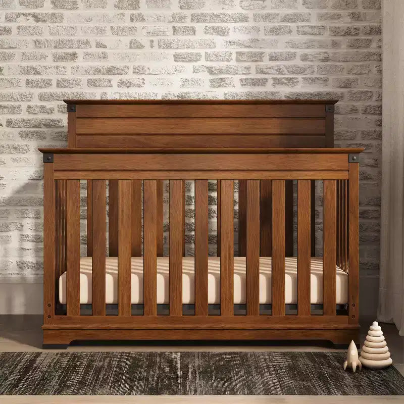 Chambre de bébé Redmond, ensemble 3 pièces avec lit, commode et chiffonnier, inclut un lit convertible 4-en-1, une commode et un chiffonnier