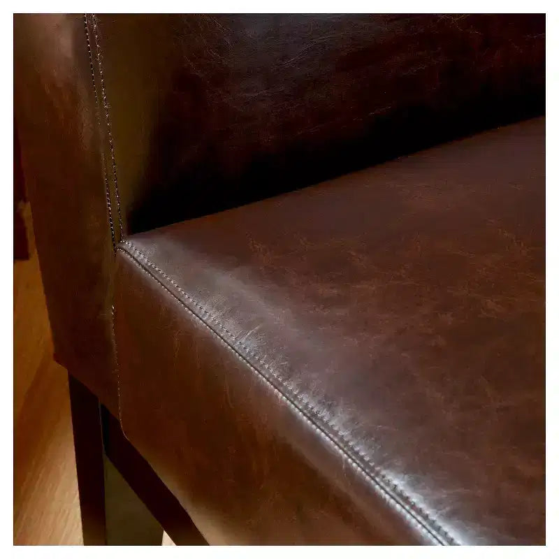 Fauteuil Darcy Slipper Marron : Rembourré, cadre en bois dur, nettoyage localisé, capacité de 113 kg
