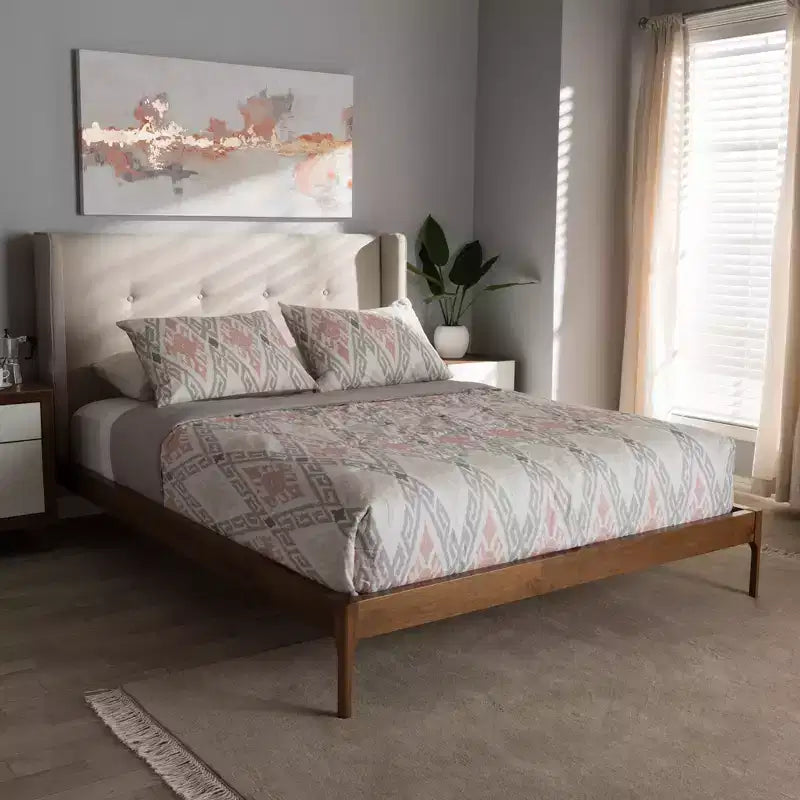 Lit plateforme Brooklyn Mid Century Modern en noyer et tissu rembourré beige