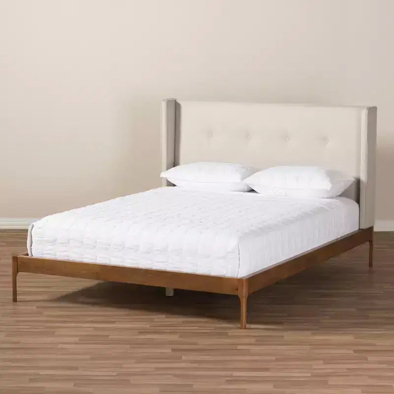 Lit plateforme Brooklyn Mid Century Modern en noyer et tissu rembourré beige